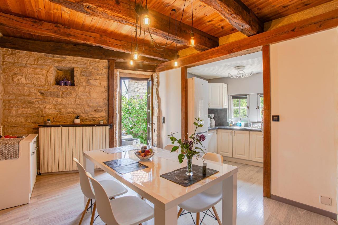 Maison En Pierres Au Coeur Du Village Medieval De Villeneuve Kültér fotó