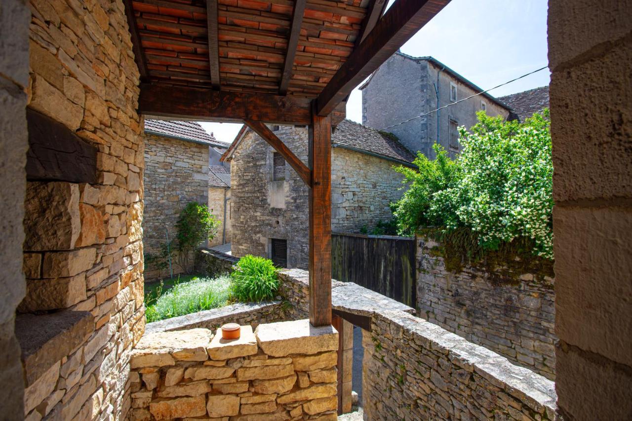 Maison En Pierres Au Coeur Du Village Medieval De Villeneuve Kültér fotó