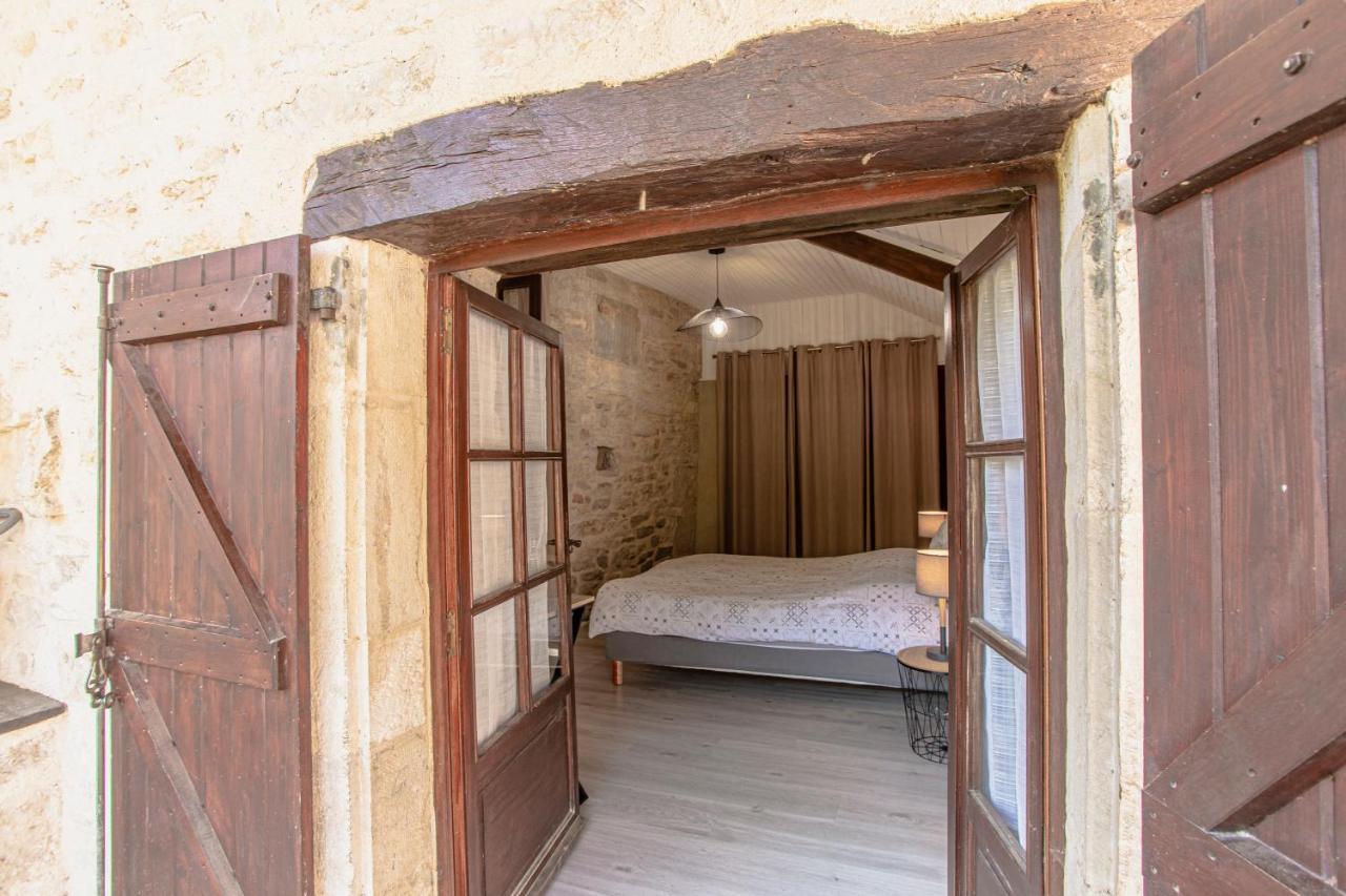 Maison En Pierres Au Coeur Du Village Medieval De Villeneuve Kültér fotó