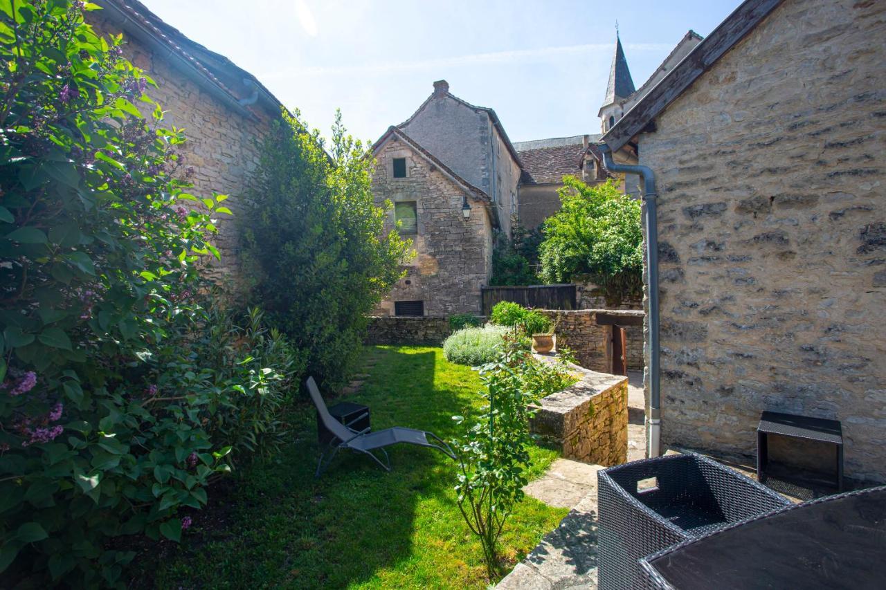 Maison En Pierres Au Coeur Du Village Medieval De Villeneuve Kültér fotó