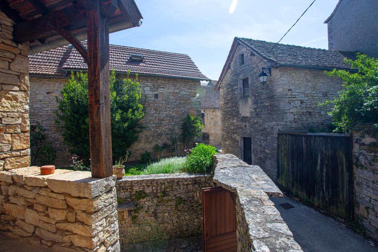 Maison En Pierres Au Coeur Du Village Medieval De Villeneuve Kültér fotó