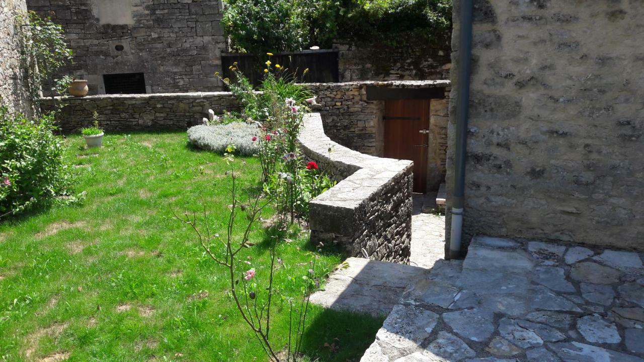 Maison En Pierres Au Coeur Du Village Medieval De Villeneuve Kültér fotó