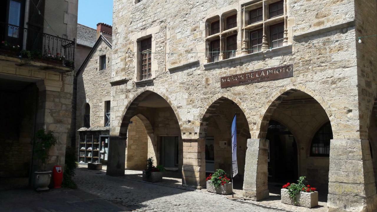 Maison En Pierres Au Coeur Du Village Medieval De Villeneuve Kültér fotó