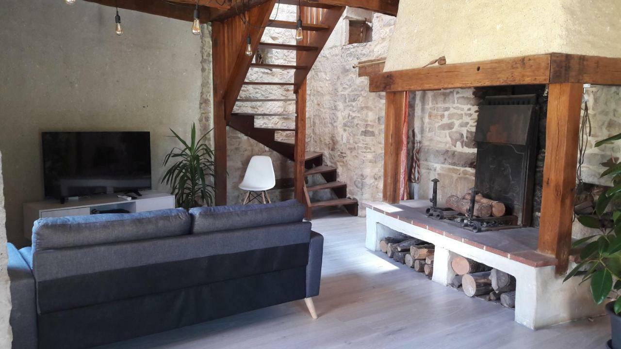 Maison En Pierres Au Coeur Du Village Medieval De Villeneuve Kültér fotó